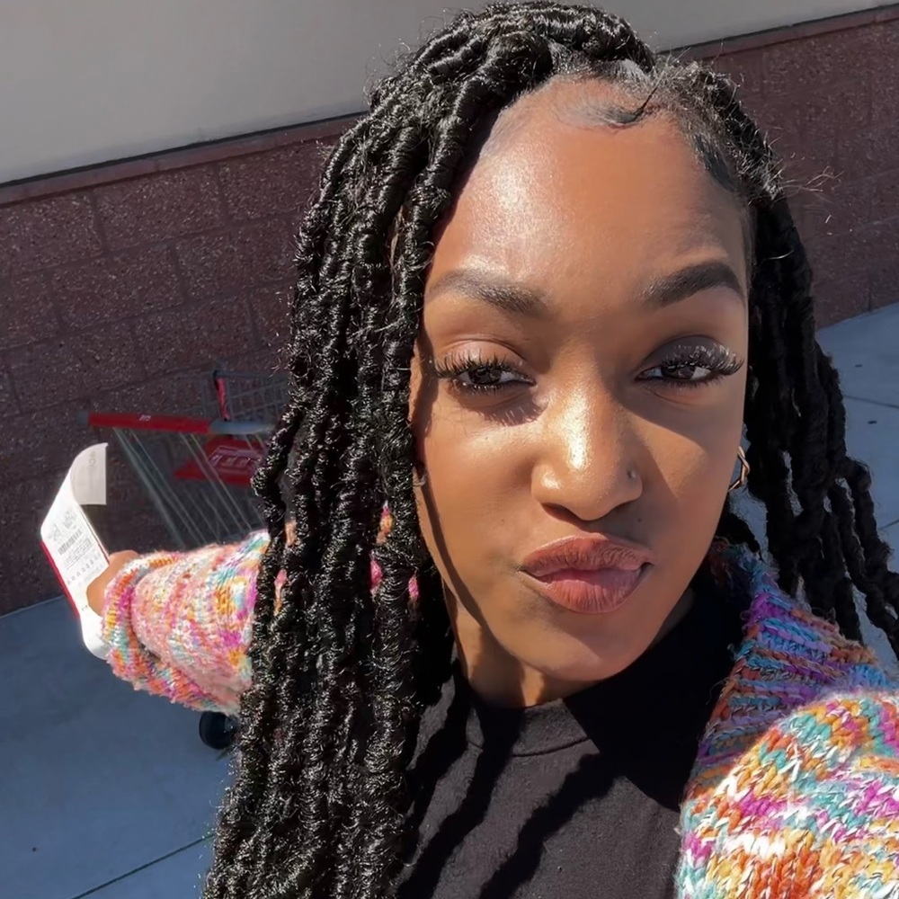 Meet your Posher, Aniya